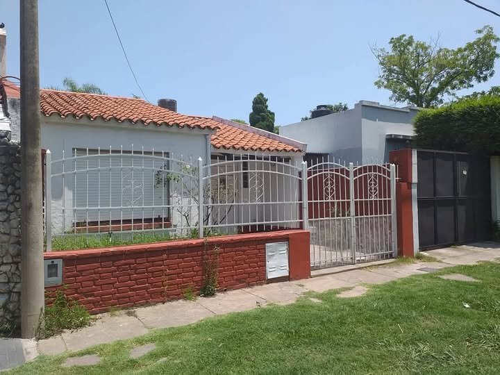 CASA DE 2 DORMITORIOS EN VENTA