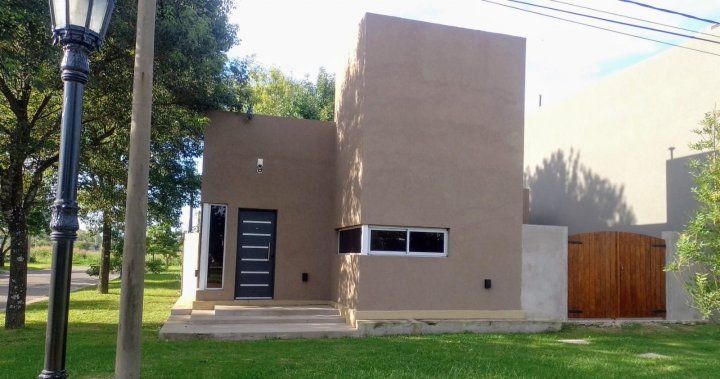 VENDE CASA EN SOLDINI - BARRIO LAS PERGOLAS