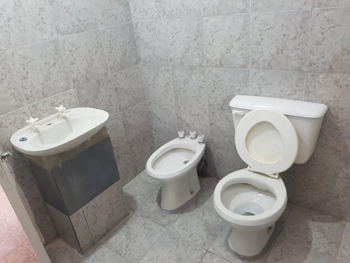 ALQUILO CASA INTERNA 1 DORM BANDA NORTE