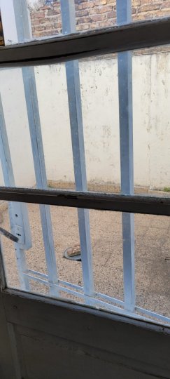 Casa de pasillo única a reciclar en barrio refineria