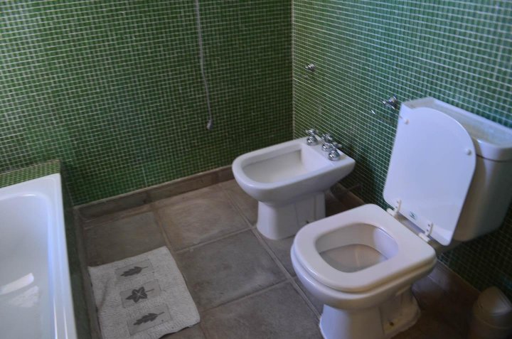Casa con pileta sobre lote de 1400m2