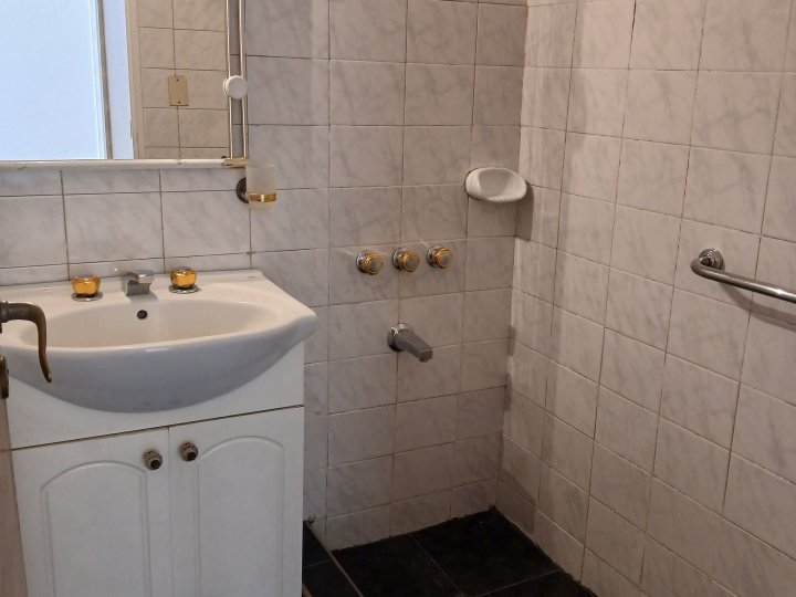 Alquiler dos ambientes - Brandsen 1700 - Frente - Balcón - Barracas - Plaza Colombia