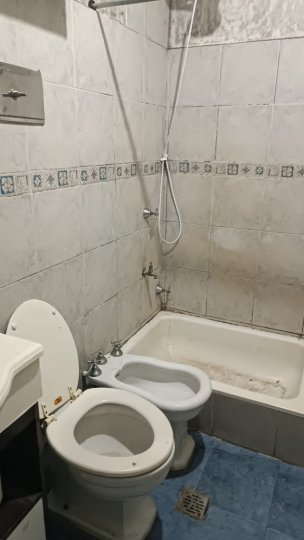 Vendo casa con departamento interno en el Barrio Kennedy