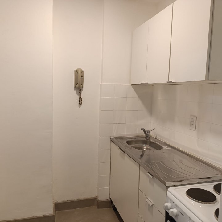 ALQUILER!!! 2 ambtes c/patio. Reciclado a nuevo.