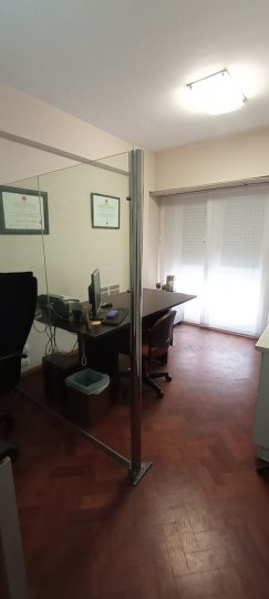 Oficina amoblada.  Excelente ubicación!