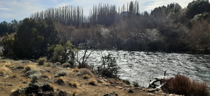 Lotes comerciales con costa de Río Chimehuin en Huechulafquen