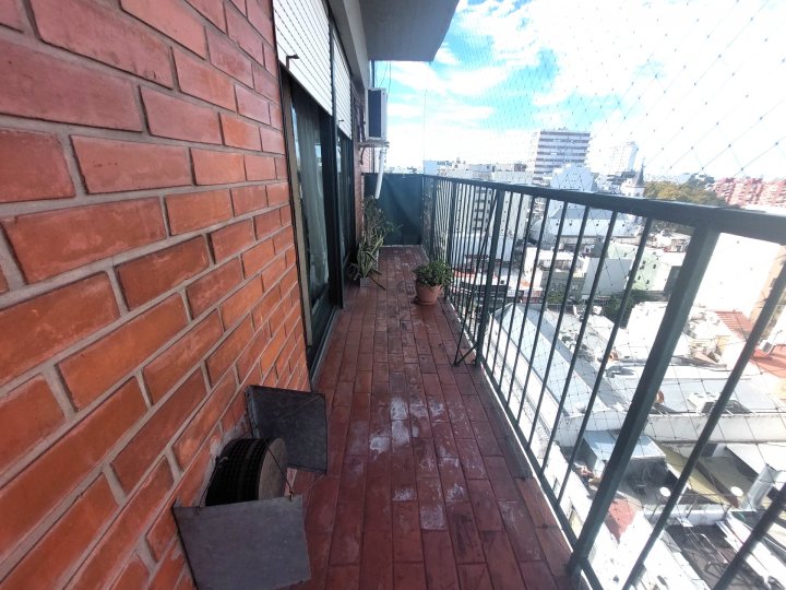 VENTA / VILLA DEL PARQUE / APTO CREDITO HIPOTECARIO / 4 AMBIENTES / DEP DE SERVICIO / BALCON / PISO ALTO / LAVADERO
