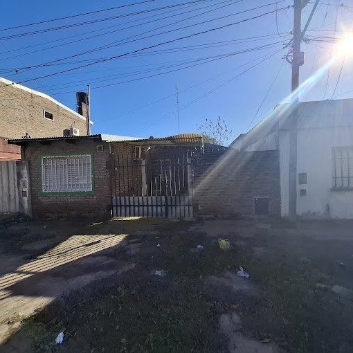 Casa necesita terminaciones, gran terreno y piscina (Acepto Vehiculo parte de pago)