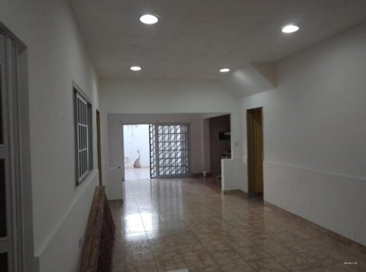 Casa 4 ambientes con patio al contrafrente