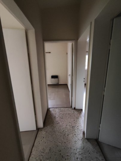 VENTA CASA 3 DORMITORIOS COCHERA. PARQUE FIELD . BRASILIA 2400