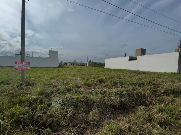 Vendo Terreno 18,80 x 23,30 mts en Loteo Parque Maipu