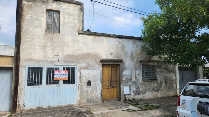 Vendo Casa 2 dormitorios a refaccionar