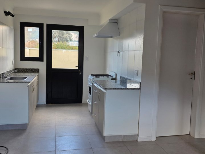 DEPARTAMENTO DE 2 DORMITORIOS C/PATIO EN Bº BUENOS AIRES, ESQUEL, CHUBUT