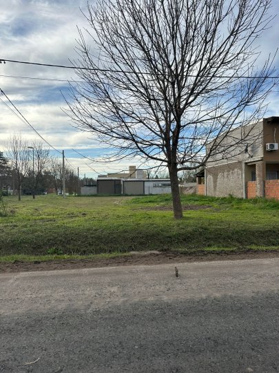 Lote en esquina en Funes Las Calandrias - Venta