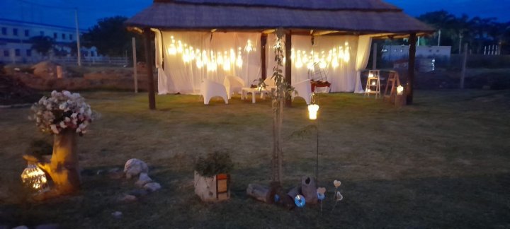 Casa Amoblada en Alquiler - 1 Dormitorio con Amplio Parque y pileta