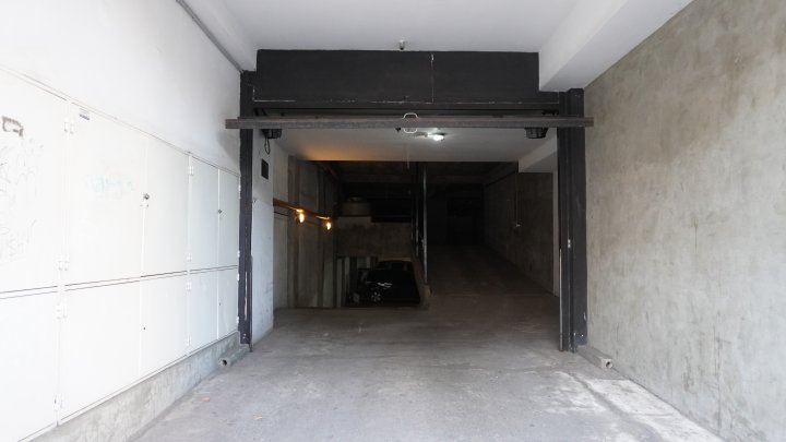 Venta Cochera a mts de Universidad de Medicina