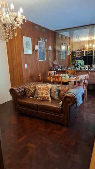 La Paz 1500 - Excelente Dpto de Pasillo de 2 dormitorios c/patio amplio! Impecable.