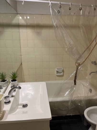 Recoleta, Av Pueyrredón 2400, 1 amb, 38m2, u$s 550 + expensas + servicios. Expensas Junio 2025= $ 110,000.-