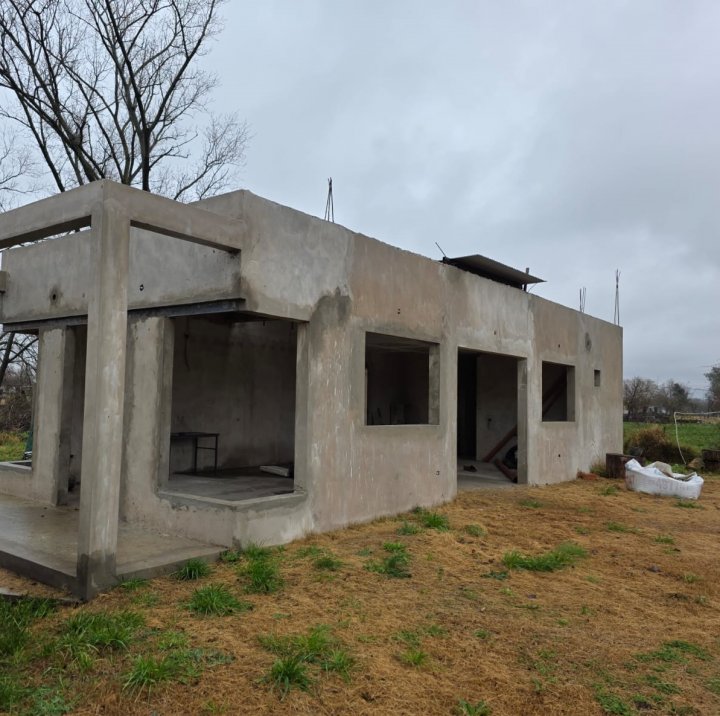 Venta Lote con Casa en construcción y pileta en Cañuelas