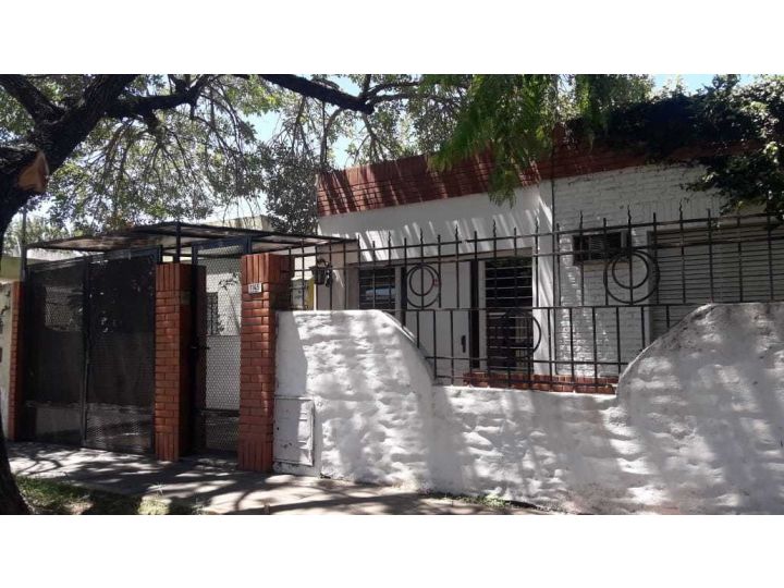 Casa Al Frente Barrio La Florida, Dos Dormitorios!