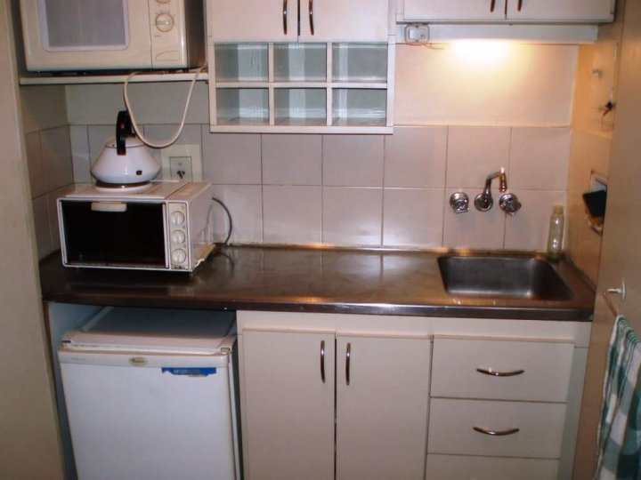 Barrio Norte, Talcahuano 1000, 1 amb, 28m2, u$s 500 todo incluído con tope de $ 20,000 de luz. 16-08-25