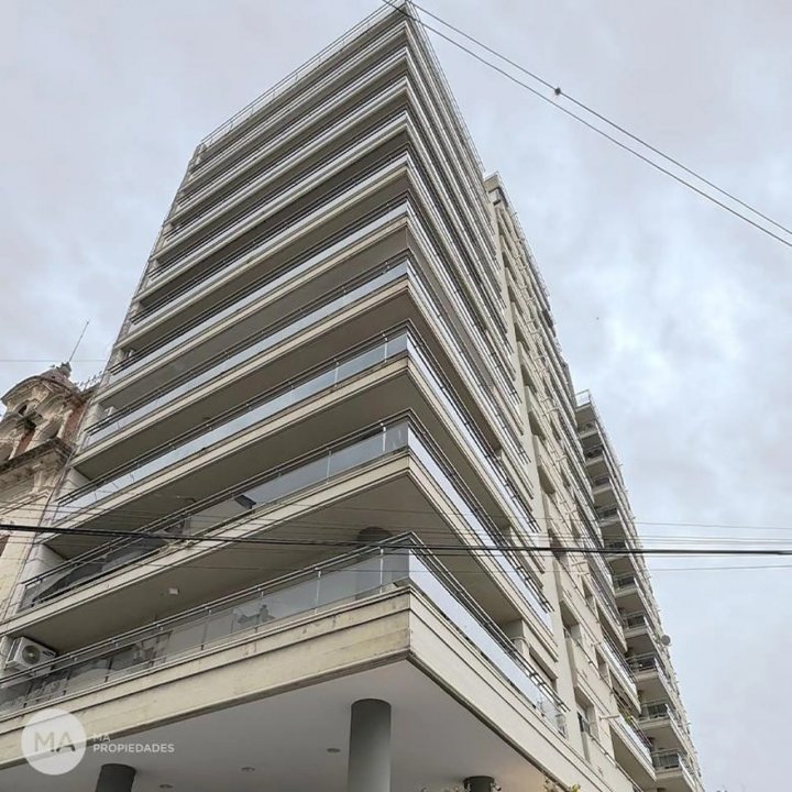 SAN MARTIN 370    -   2 DORMITORIOS CON  COCHERA   -
