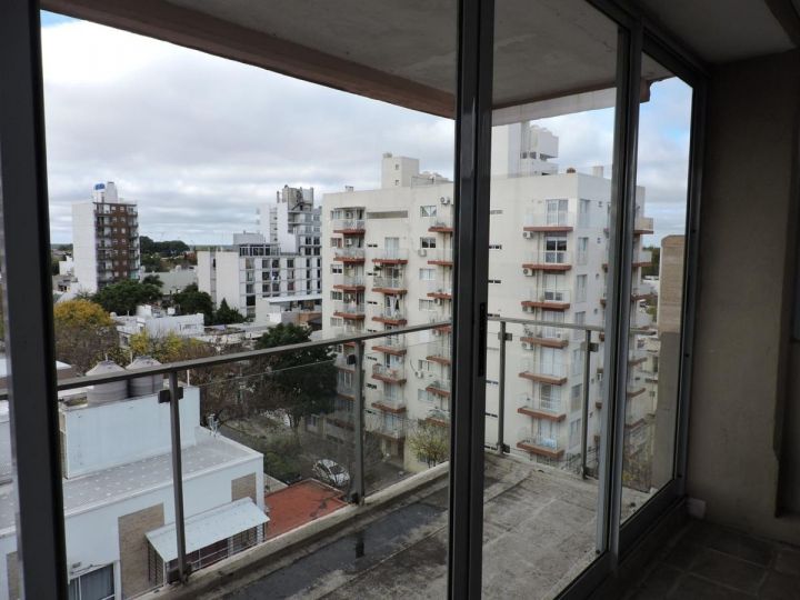 1ro. De Mayo 2380- Piso 2 - Dpto 2