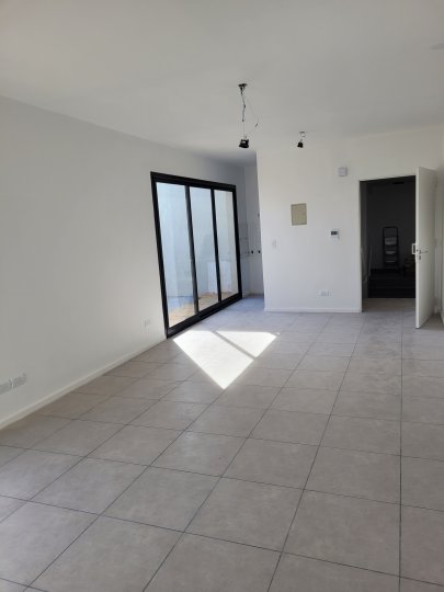 ALQUILER Depto. 2 Ambientes grandes 1 Piso en PH a Estrenar - 72 m2 totales