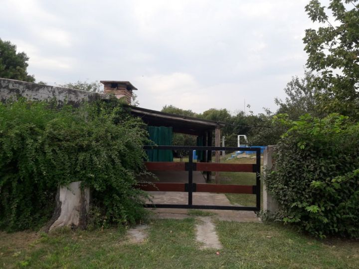 VENTA Casa con Pileta en hermoso terreno en OLIVEROS