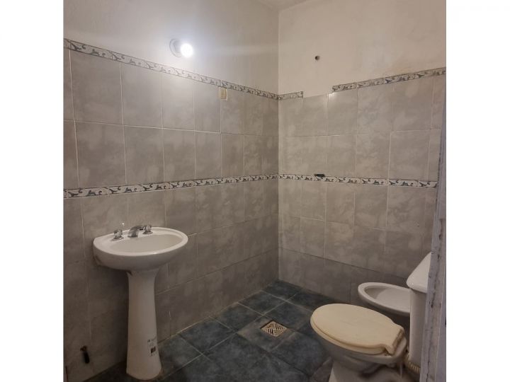VENTA CASA 3 DORMITORIOS DE PASILLO LA FLORIDA PERMUTA INVERSORES