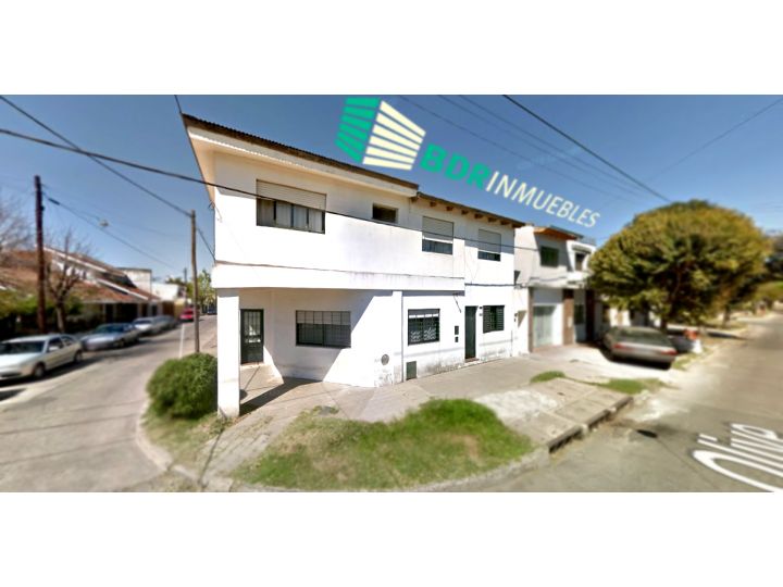 VENTA CASA ESQUINA OLIVE/MASPOLI. EXCELENTE ESTADO. PROPUESTAS/PERMUTA