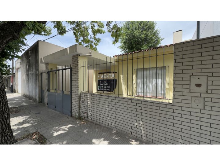 VENTA CASA DE 3 DORMITORIOS CON PATIO Y COCHERA ZONA SUR DE ROSARIO