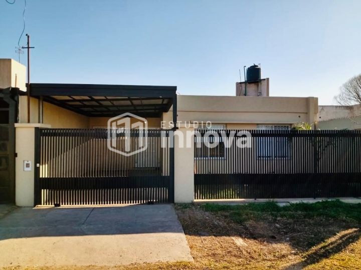 VENTA. Casa de 2 dormitorios. Gran Calidad. La Carolina Alvear.