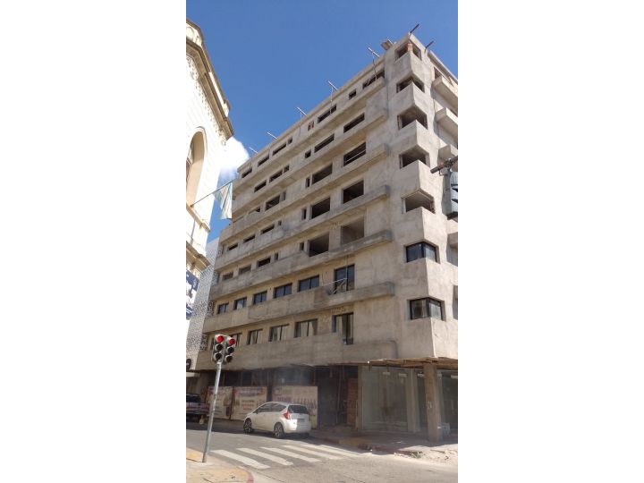 Local Esquina - Amplia Vidriera En Venta - B° Centro