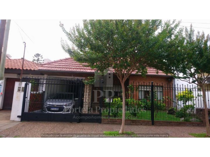 CASA 4 AMBIENTES CASTELAR SUR