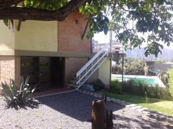 Carlos Paz  Casa con pileta