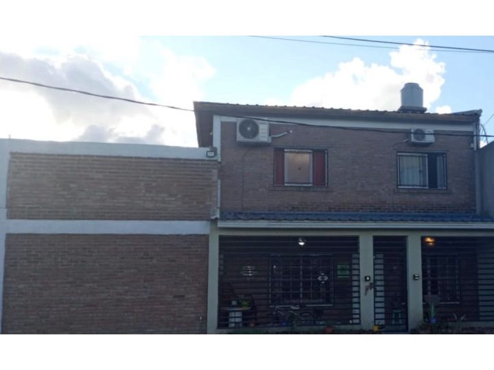 VENTA - CASA 4 AMBIENTES, GONZALEZ CATAN