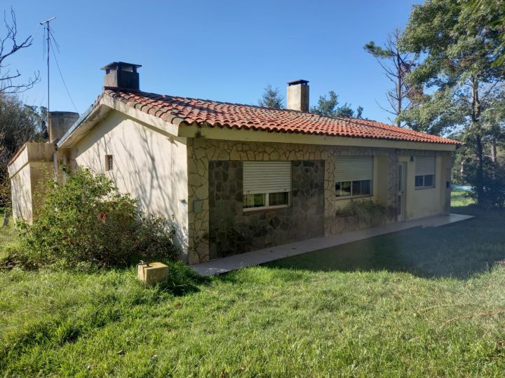 A orillas del Carcarañá. Hermosa Casa-Quinta con Piscina y Amplio Terreno.