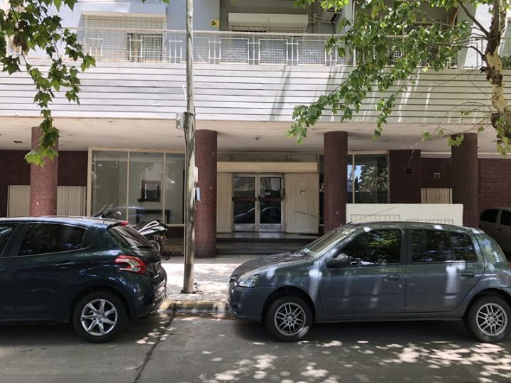 DEPARTAMENTO 4 AMB. EN EDIFICIO CON SEGURIDAD 24HS.