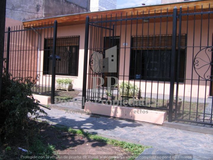 CHALET DE 3 AMBIENTES, CERCANO A LA MUNICIPALIDAD DE HURLINGHAM