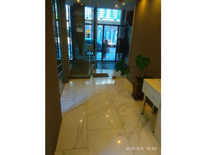 VENTA DE 4 AMBIENTES MUY LUMINOSO CON PARRILLA