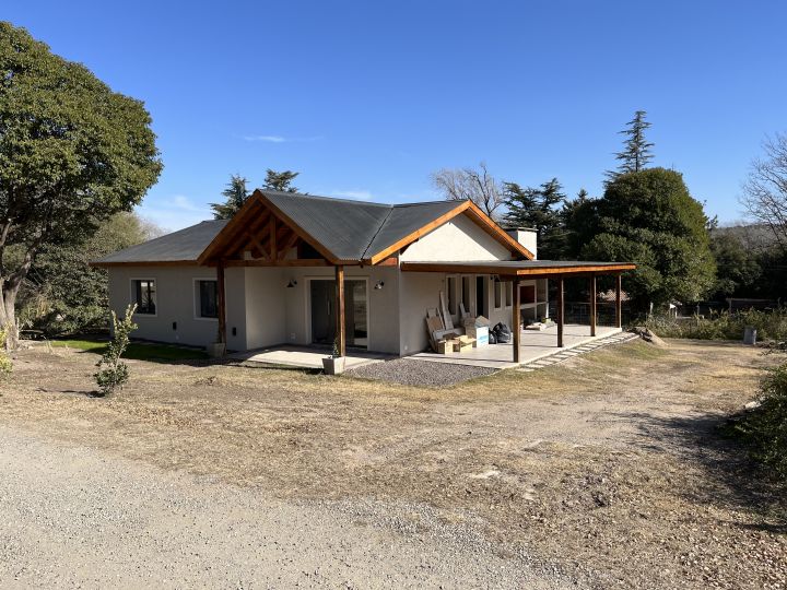 Casa a estrenar de 3 dormitorios en barrio privado Los Molles, Villa General Belgrano