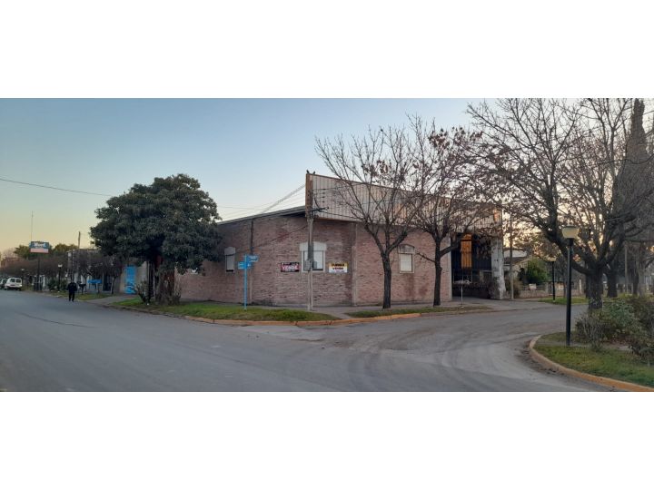Galpones y casa en Soldini